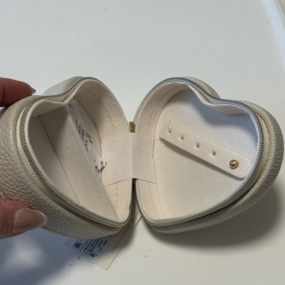 A New Day Pebble Textured Heart Travel jewelry Case - Picture 5 of 6